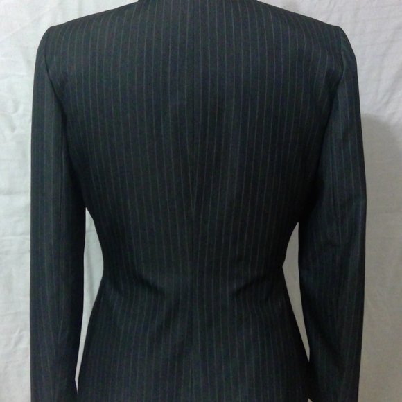 Beautiful Tahari 2 piece Pant Suit - Jacket size 10 Pants Size 8 - Picture 3 of 12